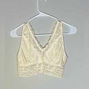 ⬇️ Altar'd State beautiful cream bralette Size Large